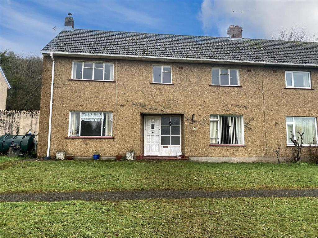 Dukes Meadow, Pendine, Carmarthen 4 bed semidetached house for sale