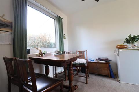 62 Midway Drive, Truro, TR1 1NQ