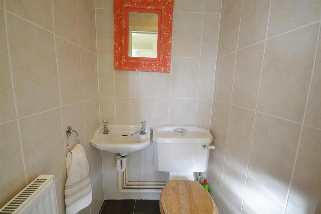 Cloakroom/wc
