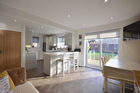 4 Tribune Place, Abbeymead, Gloucester, GL4 5UZ