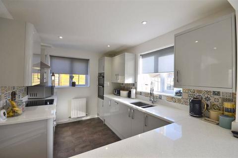 4 Tribune Place, Abbeymead, Gloucester, GL4 5UZ