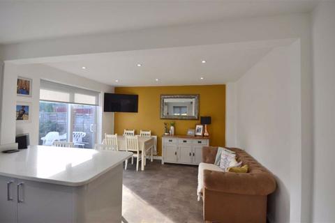 4 Tribune Place, Abbeymead, Gloucester, GL4 5UZ