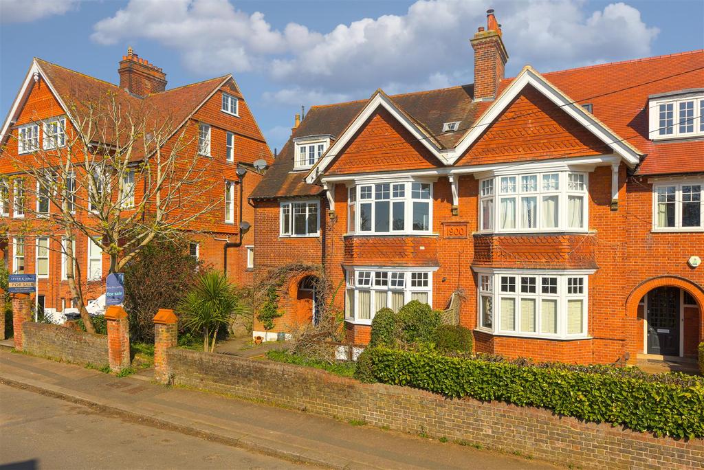 Smoke Lane, Reigate 1 bed apartment £265,000