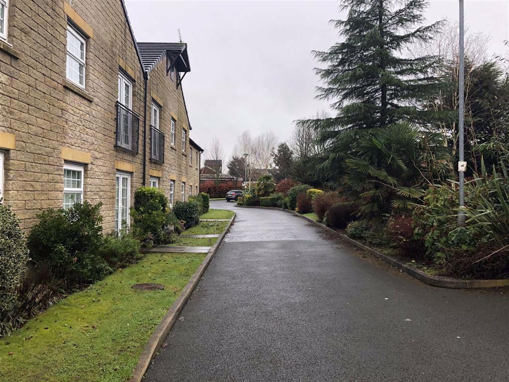 Redfield Croft, Leigh 2 bed flat £117,000