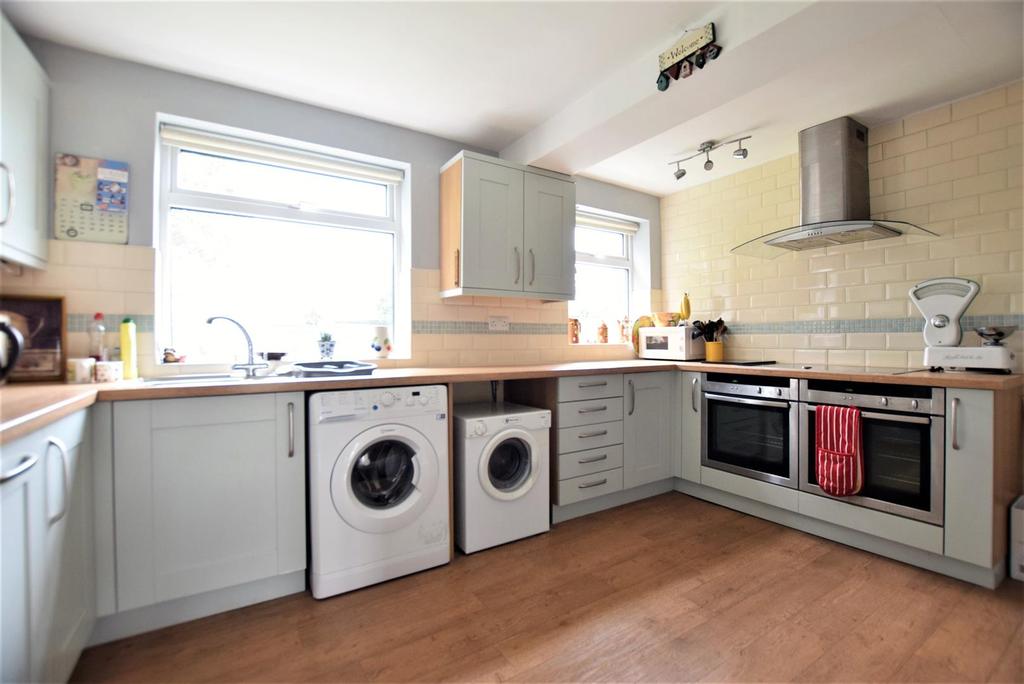 Nene Crescent, Oakham 3 bed detached house £285,000