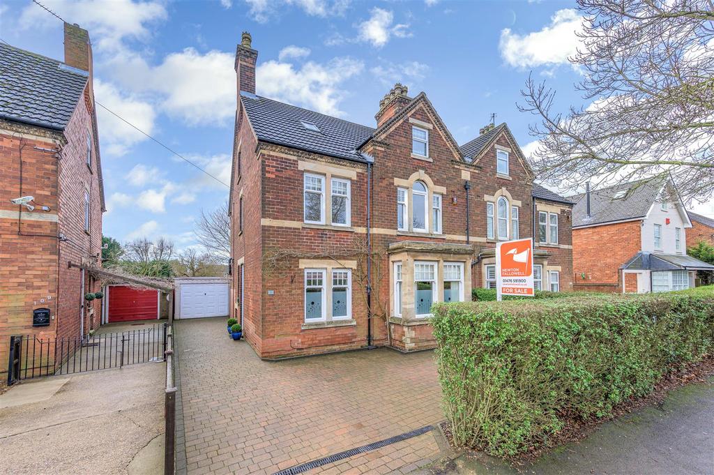 Barrowby Road, Grantham 5 bed semidetached house £375,000