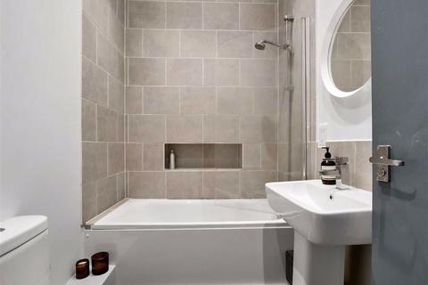 66b Venner Road, London, SE26 5EL