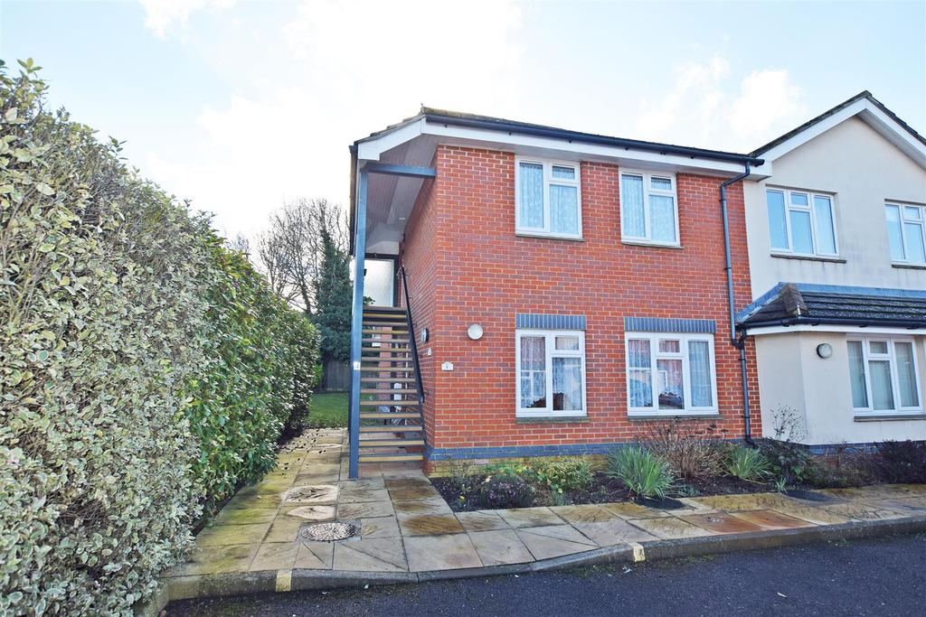 Guardian Court, Rainham, GILLINGHAM 2 bed flat £210,000