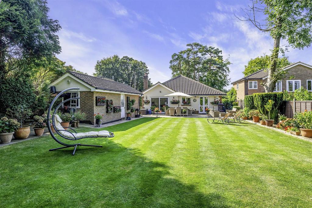 Headley Heath Approach, Tadworth 4 bed detached bungalow £745,000