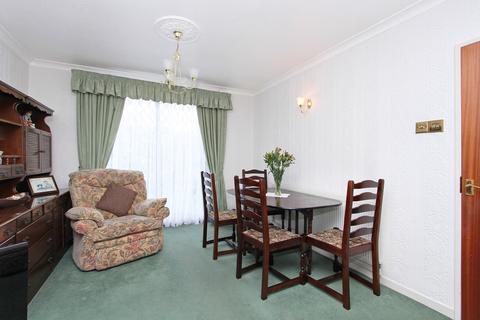 12 Willow Close, Brentford, TW8 8DE