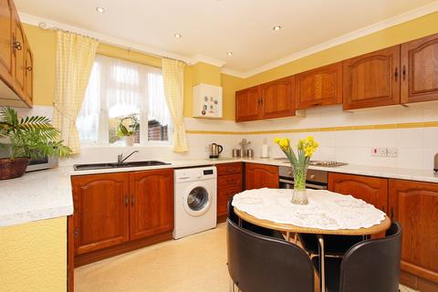 12 Willow Close, Brentford, TW8 8DE