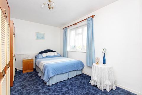 12 Willow Close, Brentford, TW8 8DE