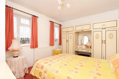 12 Willow Close, Brentford, TW8 8DE