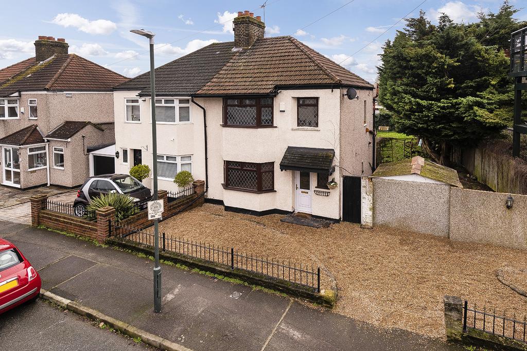 Gipsy Road, Welling, Kent, DA16 3 bed semidetached house £425,000
