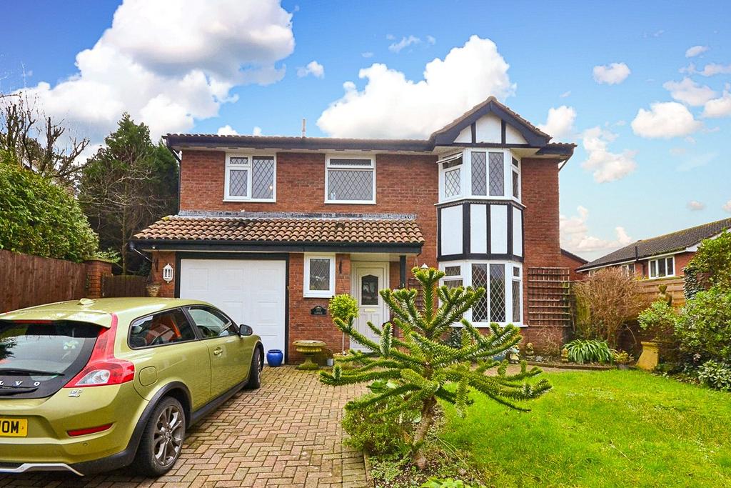 Queens Gardens, Craig Y Don, Llandudno, LL30 4 bed detached house £