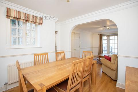 3 Watermans Mews, London, W5 3TD