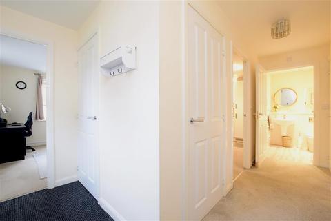 69 Ellis Road, Broadbridge Heath, Horsham, RH12 3GH