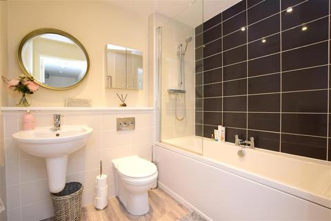 69 Ellis Road, Broadbridge Heath, Horsham, RH12 3GH