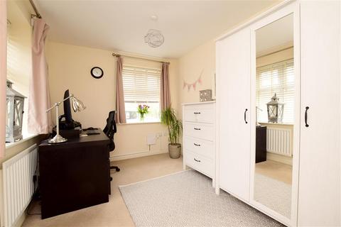 69 Ellis Road, Broadbridge Heath, Horsham, RH12 3GH
