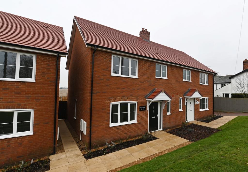 Old Norwich Road, Ipswich IP1 3 bed semidetached house £1,000 pcm (£231 pw)