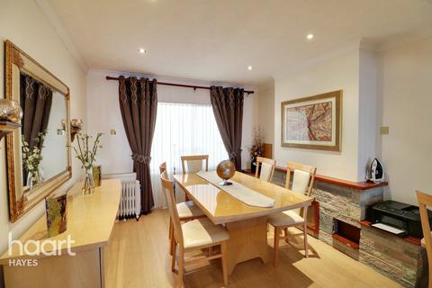 104 Raynton Drive, Hayes, UB4 8BG