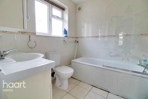 104 Raynton Drive, Hayes, UB4 8BG