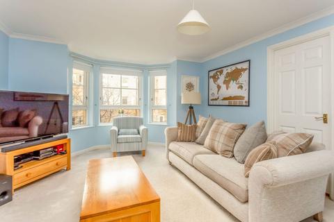 9/4 Dicksonfield, Edinburgh, EH7 5ND