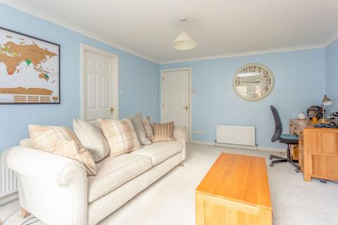 9/4 Dicksonfield, Edinburgh, EH7 5ND