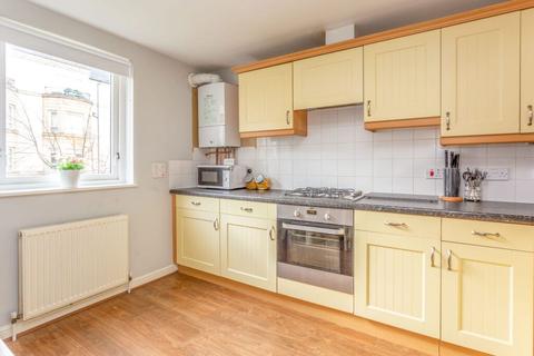 9/4 Dicksonfield, Edinburgh, EH7 5ND