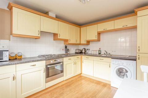 9/4 Dicksonfield, Edinburgh, EH7 5ND