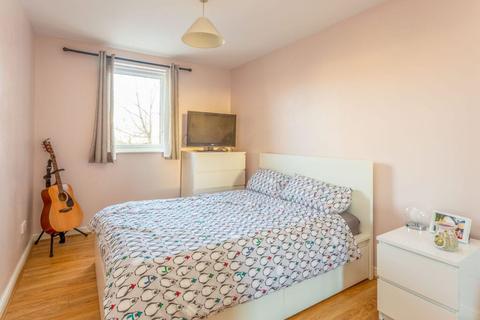 9/4 Dicksonfield, Edinburgh, EH7 5ND