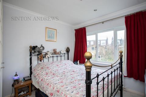 9 Grafton Close, London, W13 0JL