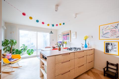 4 Morpeth Grove, London, E9 7LE