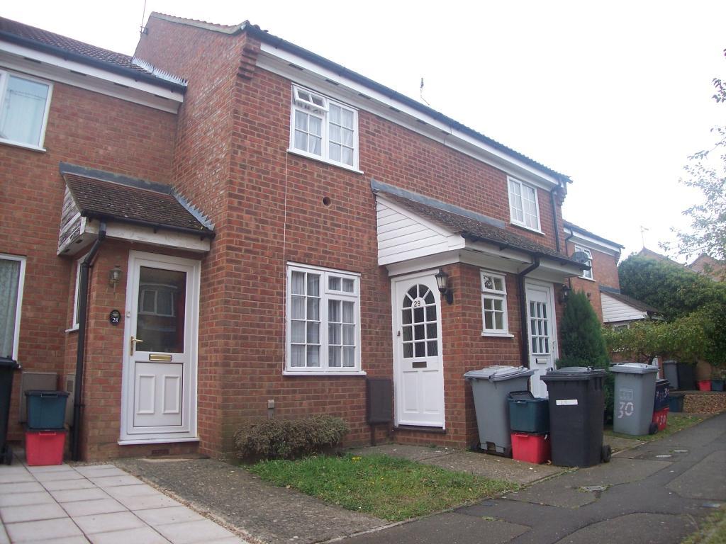 Brambleside Court, Kettering NN16 2 bed terraced house to rent £695