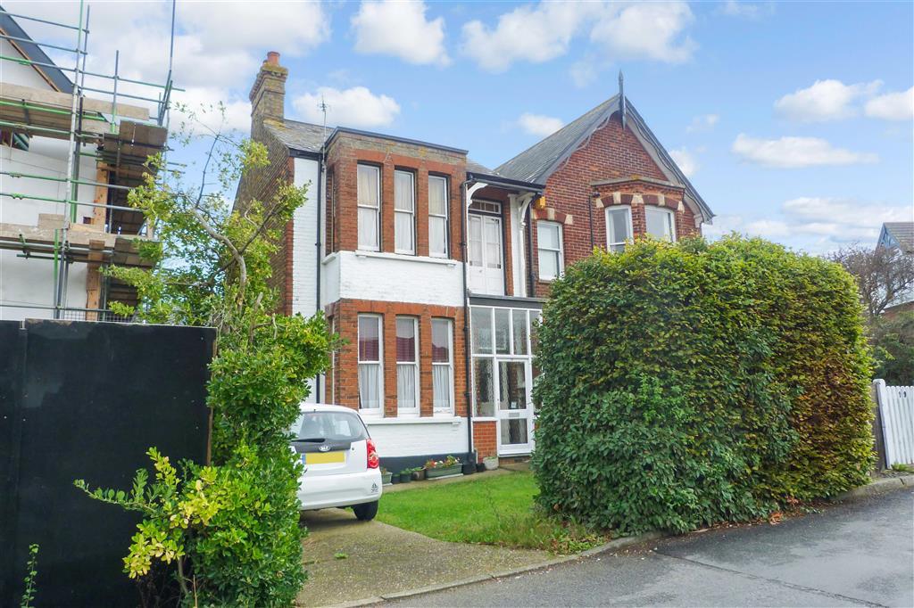 Castle Road, Whitstable, Kent 3 bed detached house £450,000