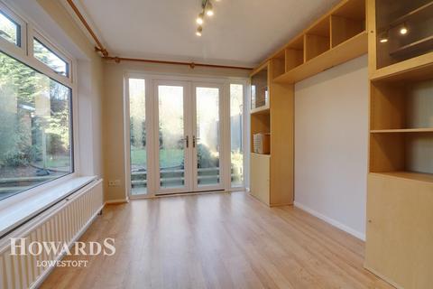 17 Blackberry Way, Lowestoft, NR32 3HF