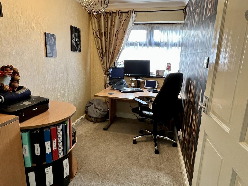 Bedroom 5/Study