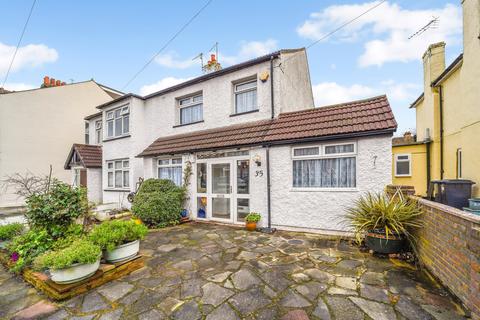 35 Albemarle Gardens, New Malden, KT3 5BB