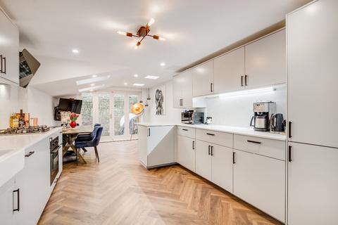 34 Princes Road, Richmond, TW10 6DH