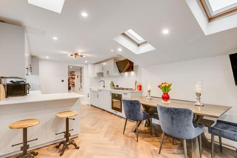 34 Princes Road, Richmond, TW10 6DH