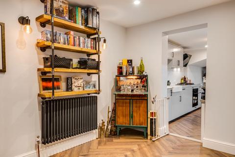 34 Princes Road, Richmond, TW10 6DH