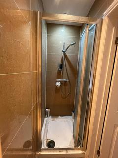 Studio to rent, Gunnersbury Avenue, Acton