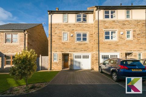 6 Knoll Close, Greenfield, Oldham, OL3 7FJ