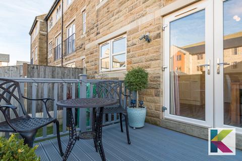6 Knoll Close, Greenfield, Oldham, OL3 7FJ