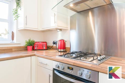 6 Knoll Close, Greenfield, Oldham, OL3 7FJ