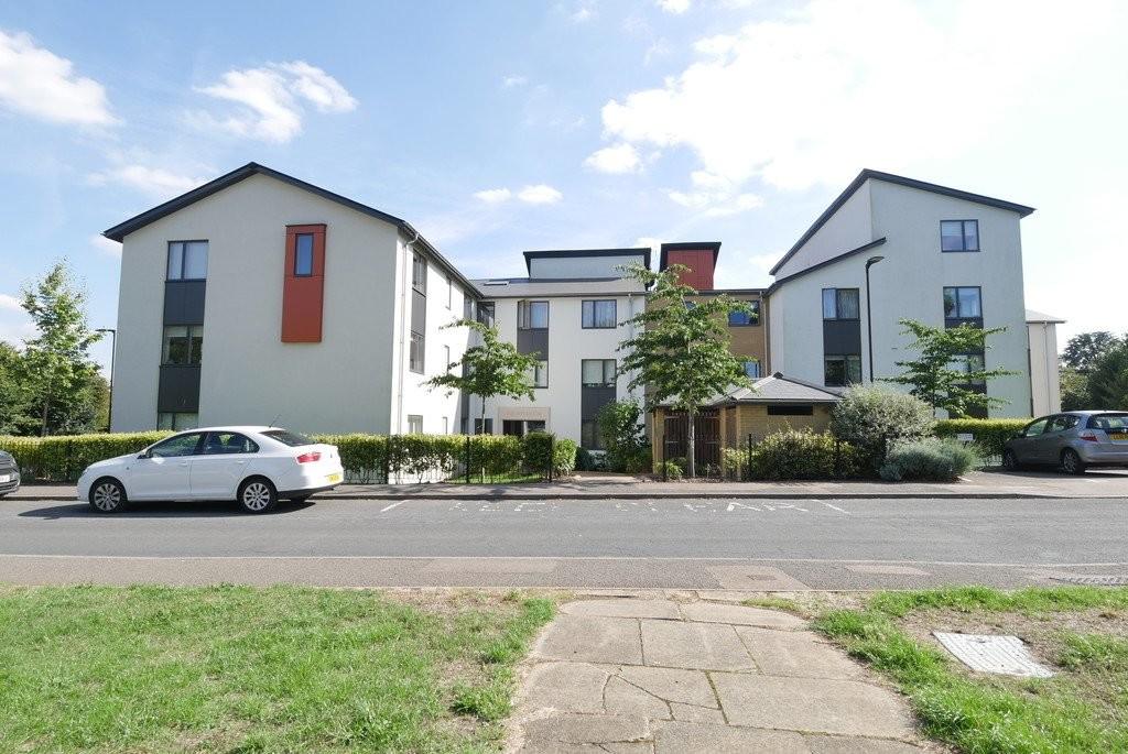 Newhaven, Drakes Drive, Stevenage 2 bed ground floor flat £1,200 pcm (£277 pw)