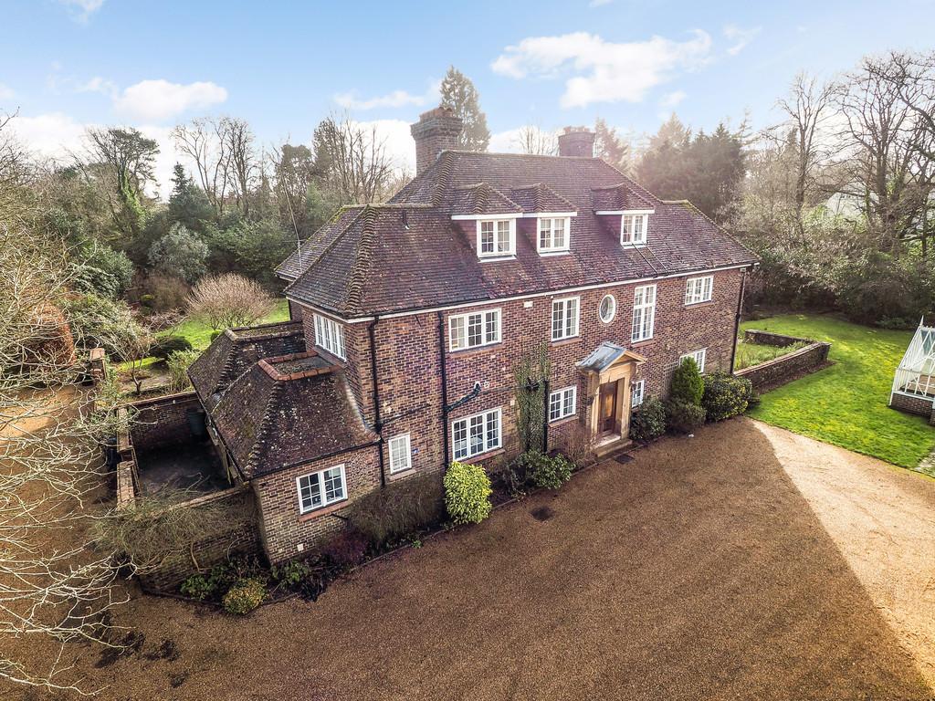 Great Austins, Farnham 7 bed detached house £4,995 pcm (£1,153 pw)