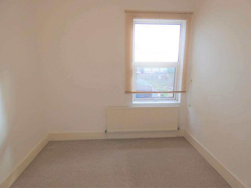 Hatton Road, Bedfont, Feltham 1 bed flat £1,075 pcm (£248 pw)