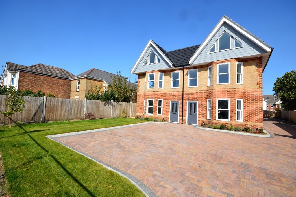 Calvin Road, Bournemouth 2 bed apartment £210,000