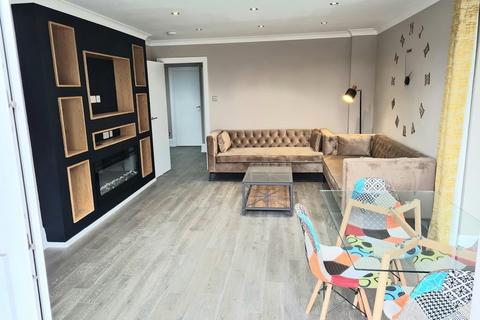 2 bedroom flat to rent, 28 Antilles Bay, 3 Lawn Close